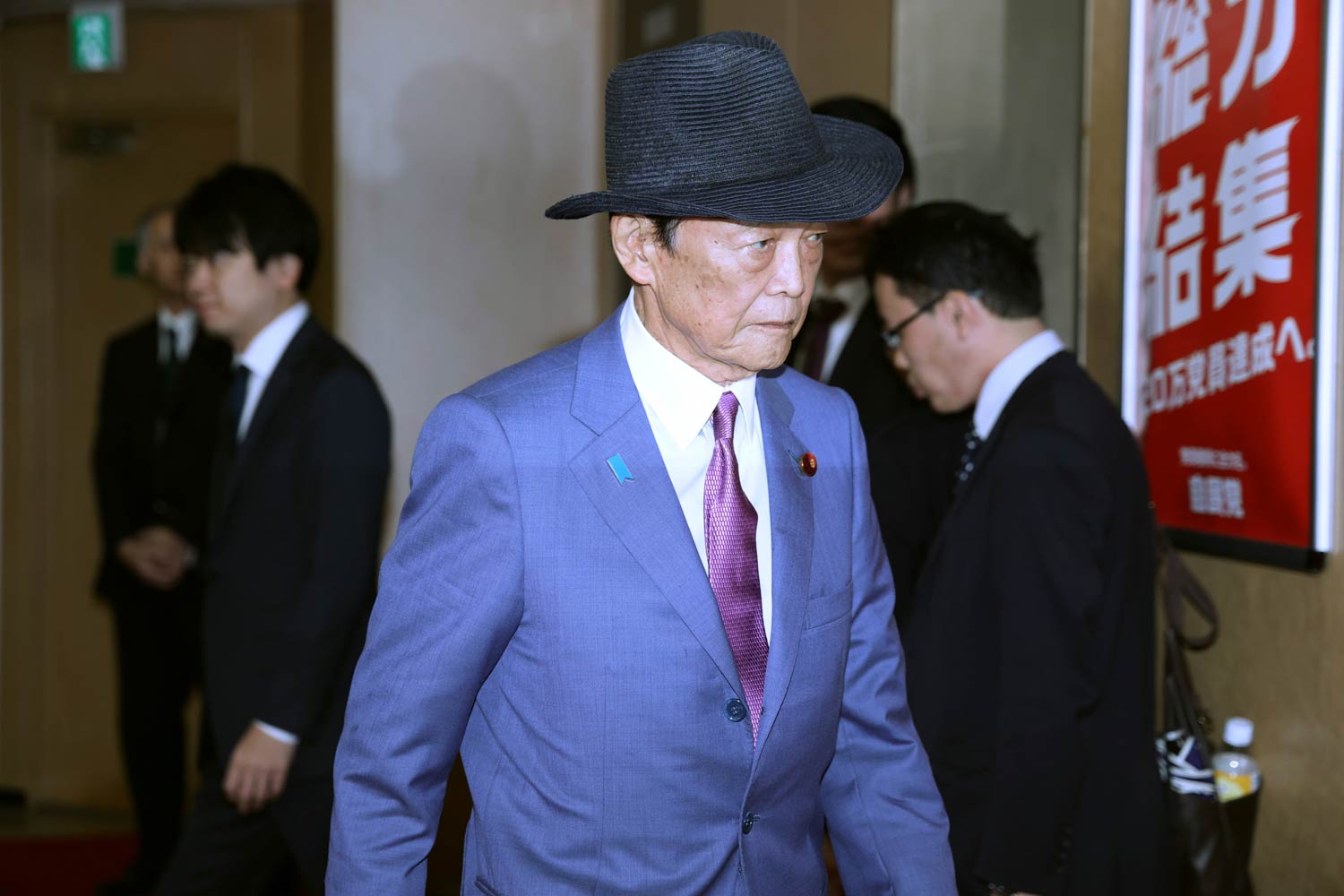 麻生太郎 引退 理由