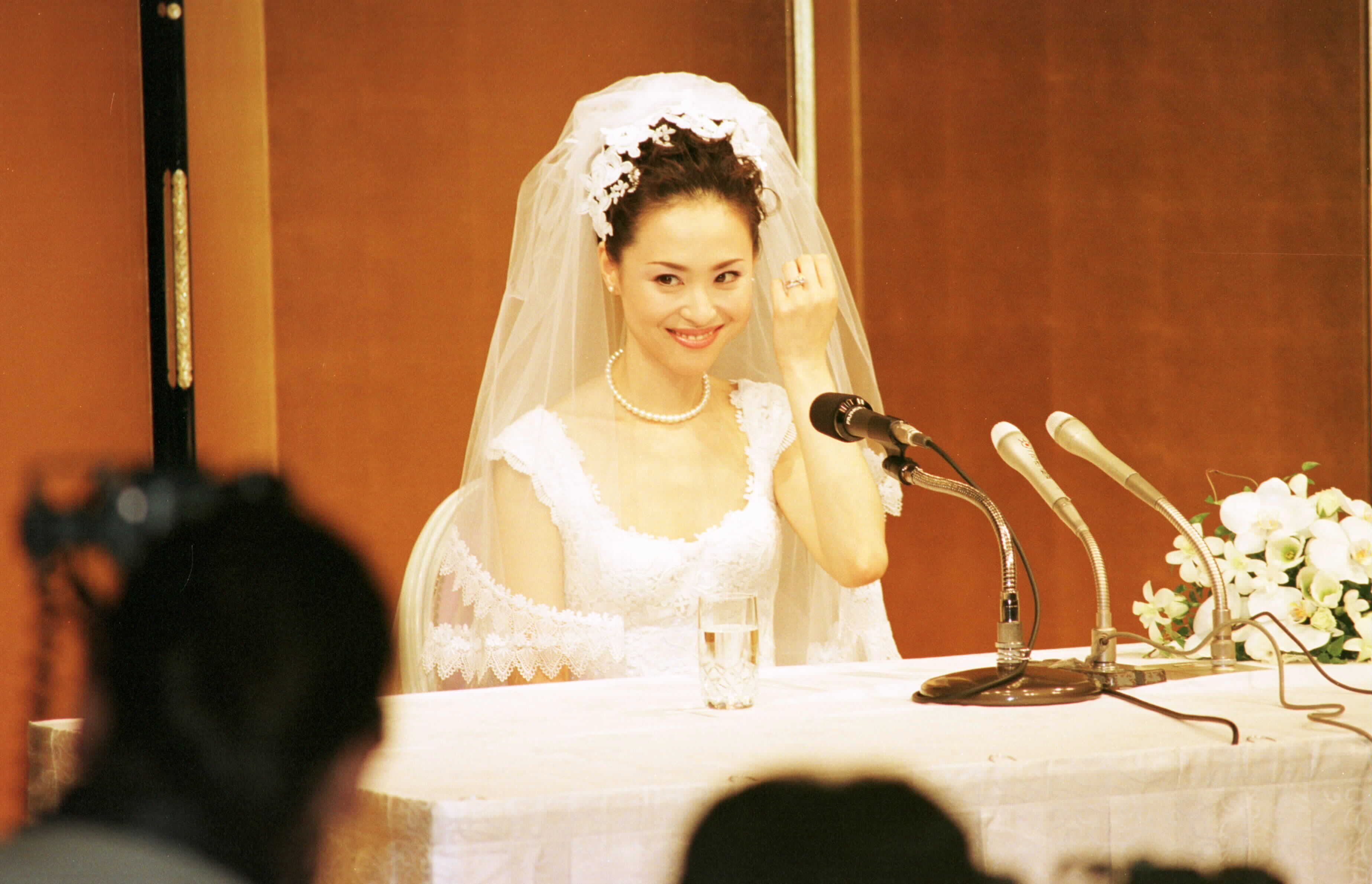 写真 4ページ目 山口百恵と松田聖子の結婚で決定的に違ったものとは アイドルと 結婚 というタブーの歴史 文春オンライン