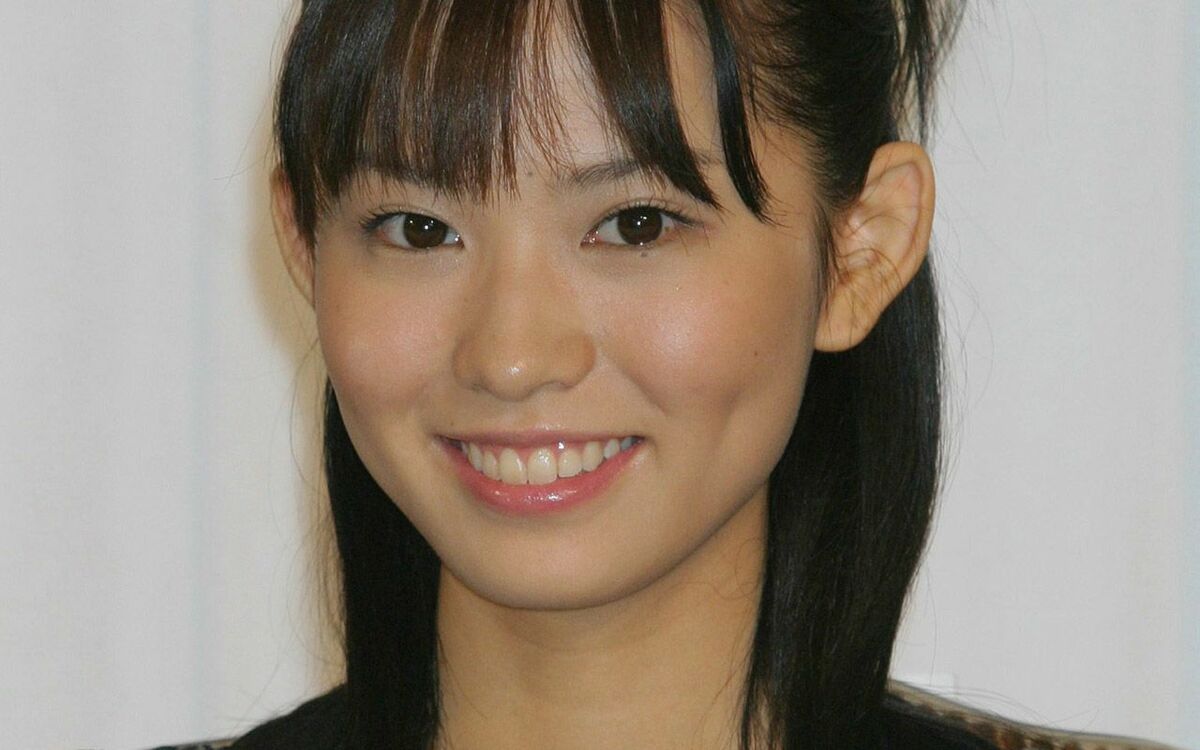 下着をはぎ取られ、胸を激しく吸われ…グラドルで活躍→衝撃の“濡れ場ヌード”を披露…市川由衣(40)が歩む“第2の人生” | 文春オンライン