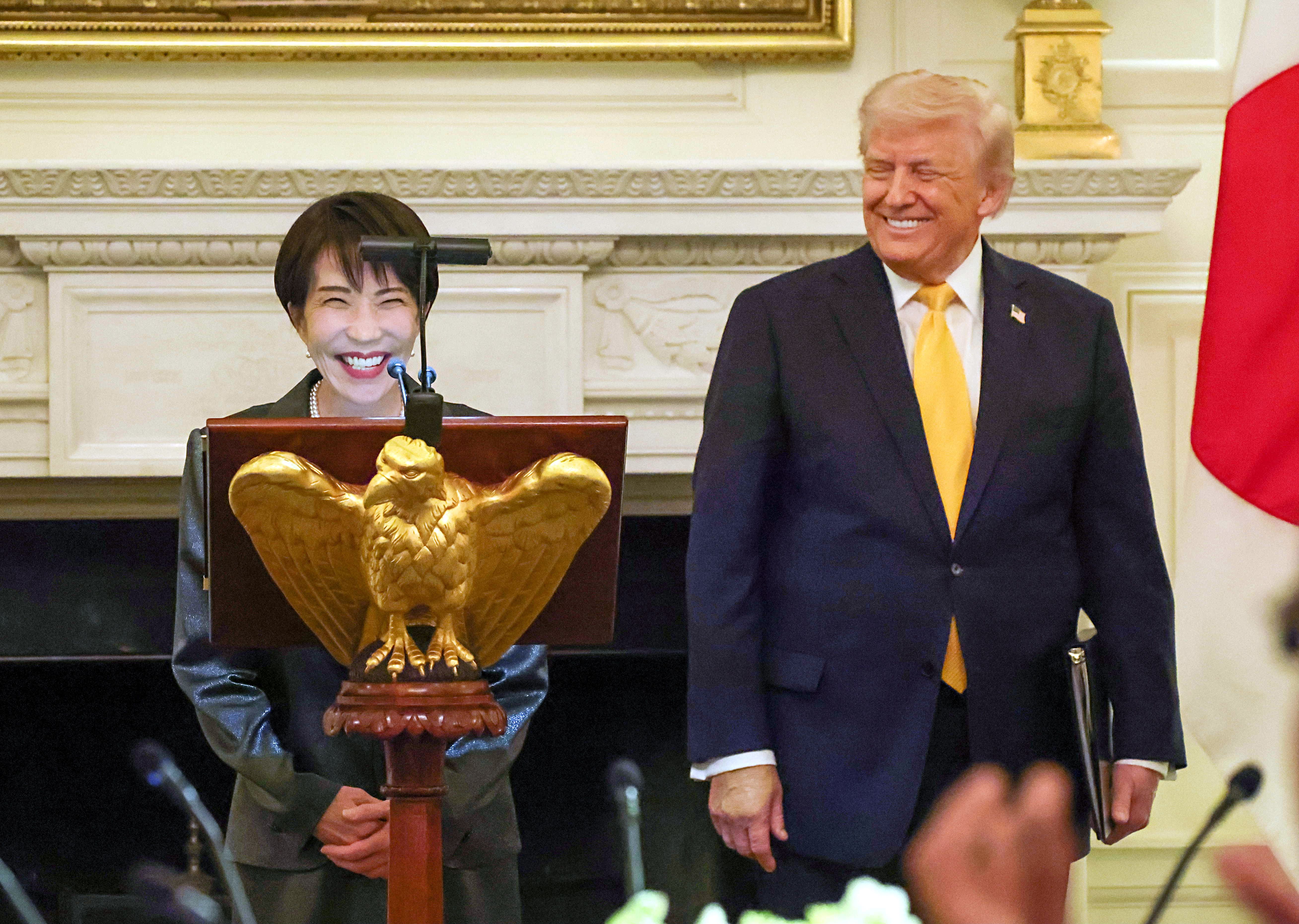 本当に綺麗♪☆☆トランプ大統領純金(１００mg)ノート☆☆ネコポス匿名配送 凡百の政治家や役人にはとてもできない」トランプ大統領への“高市