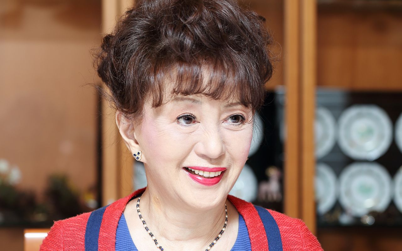 川端康成に ちょっとスカート 持ち上げてごらん と言われて 加賀まりこ77歳の恋愛と結婚遍歴 21年best5 文春オンライン