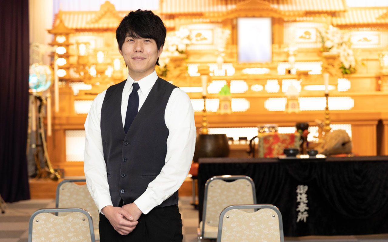 バラバラのご遺体も必ず人間の形に…」“納棺師＆芸人”二足のわらじを履く青木さん(35)がとてもネタにできない「知られざるおくりびとの日常」 |  文春オンライン