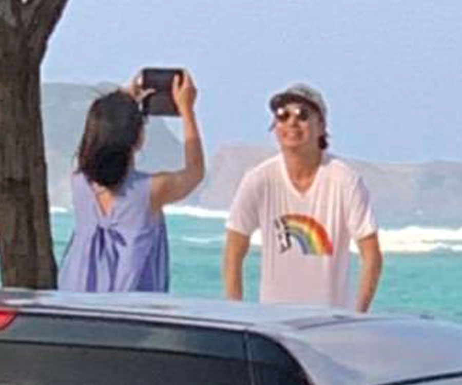 写真 2ページ目 38歳同棲恋人を前に 櫻井翔がハワイのビーチで見せた 決めポーズ 文春オンライン