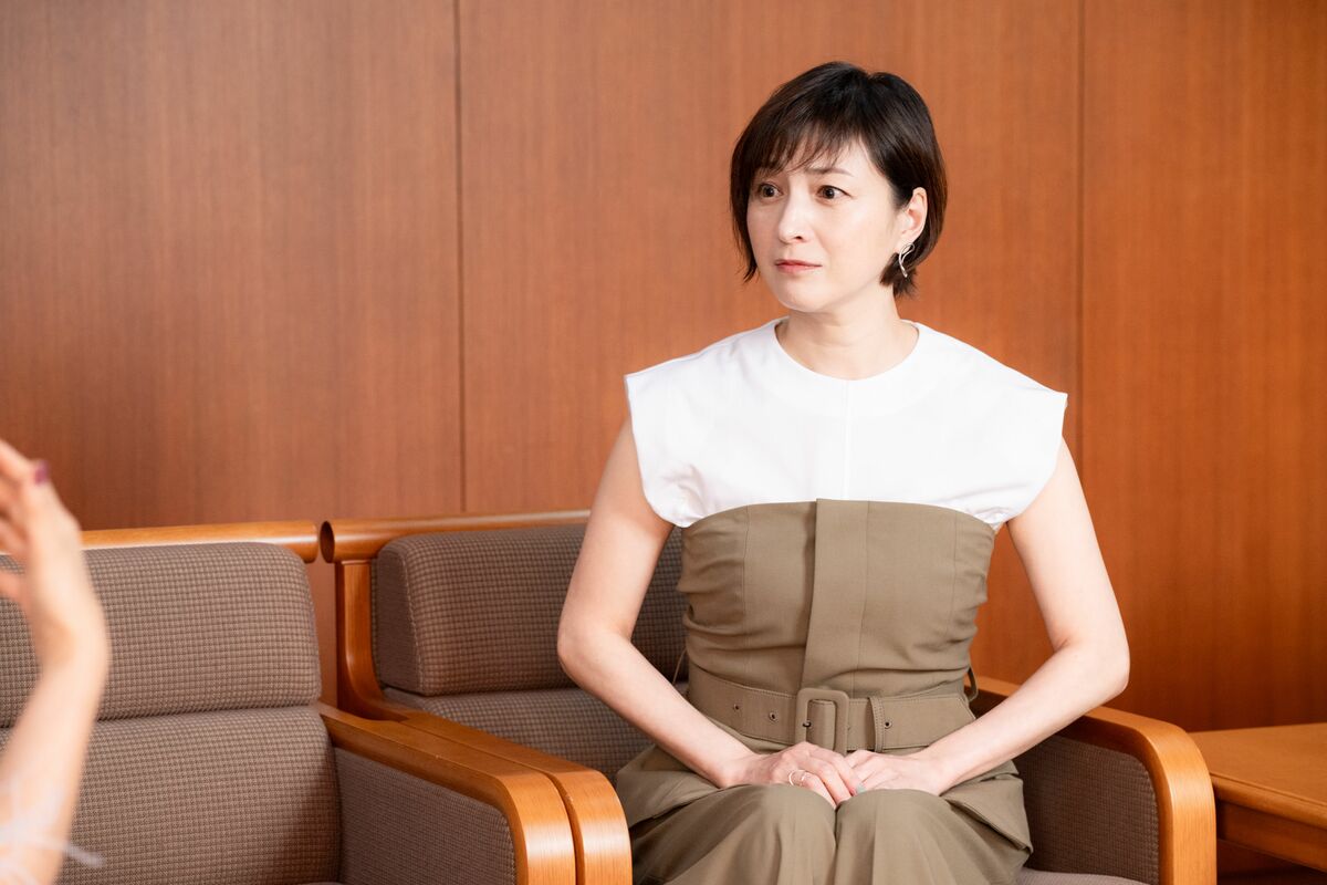 広末涼子　胸 写真](6ページ目)広末涼子（44）が“不倫騒動＆事務所独立”後初のメディア取材「仕事を自分でジャッジできるのが嬉しい。年齢的にもそういうステージに立つべき」  | 文春オンライン