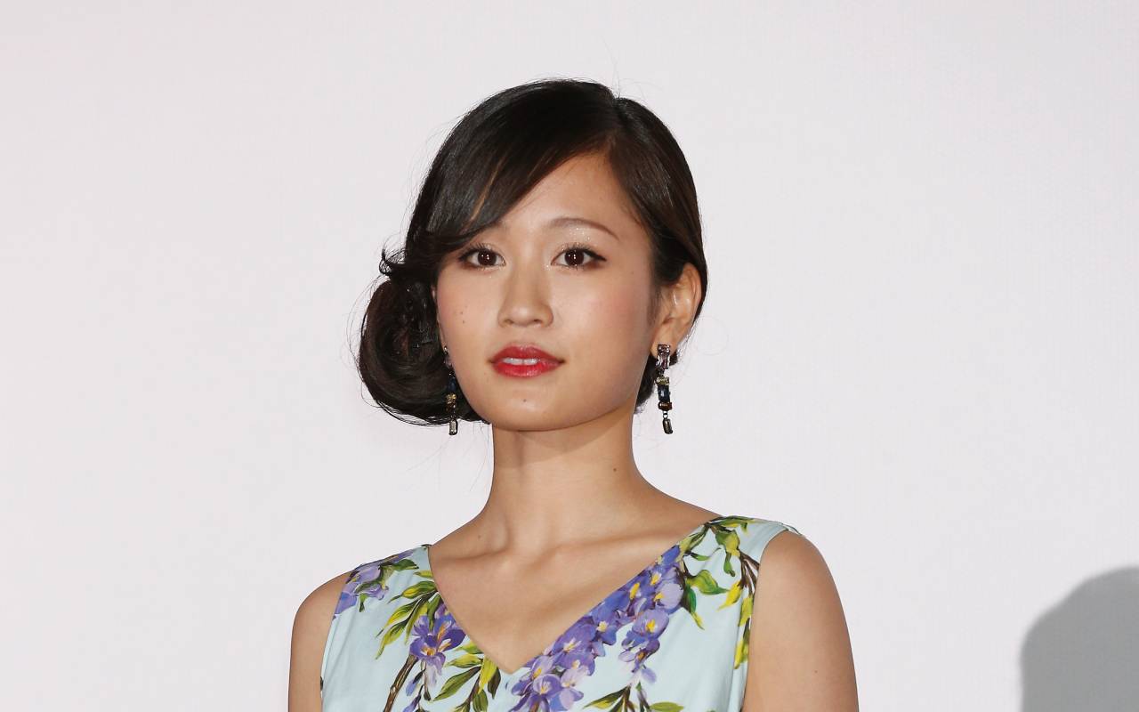 着信履歴があっちゃんだけになりそうなくらい 離婚発表 前田敦子のタレント性を作った 男遍歴 文春オンライン